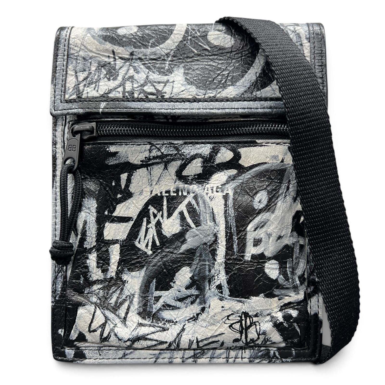 BALENCIAGA 希少 極美品 バレンシアガ EXPLORER グラフィティ エクスプローラー スモール ポーチ ショルダーバッグ 655982 アリーナラムスキン ブラック ホワイト ロゴ ポシェット Y2K Aランク 中古 鑑定済 バレンシアガバッグ