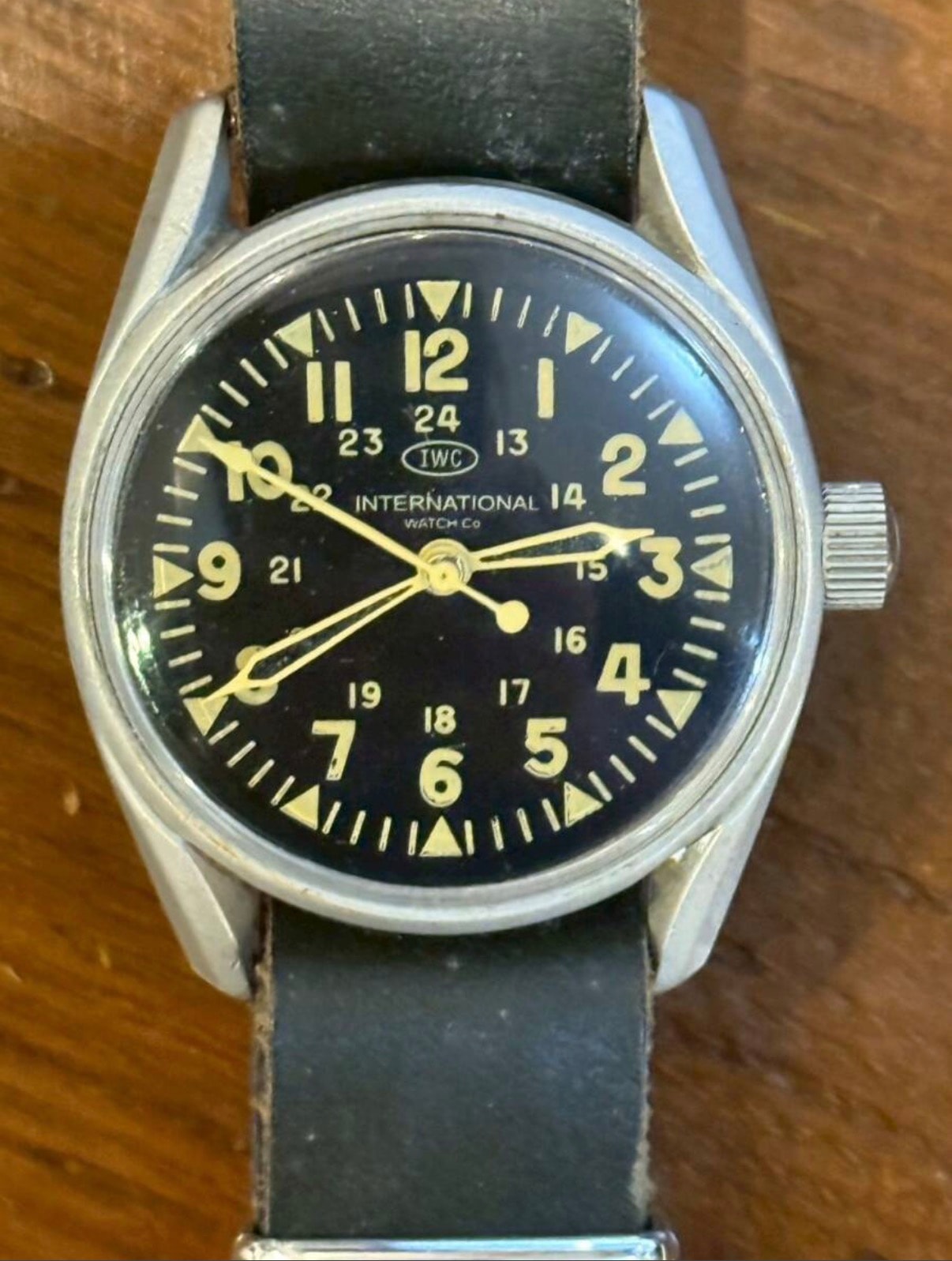 希少 IWC ミリタリーウォッチ 手巻き Cal.89系 ブラックダイヤル ヴィンテージ NATOベルト 幅35mm 稼働良好 