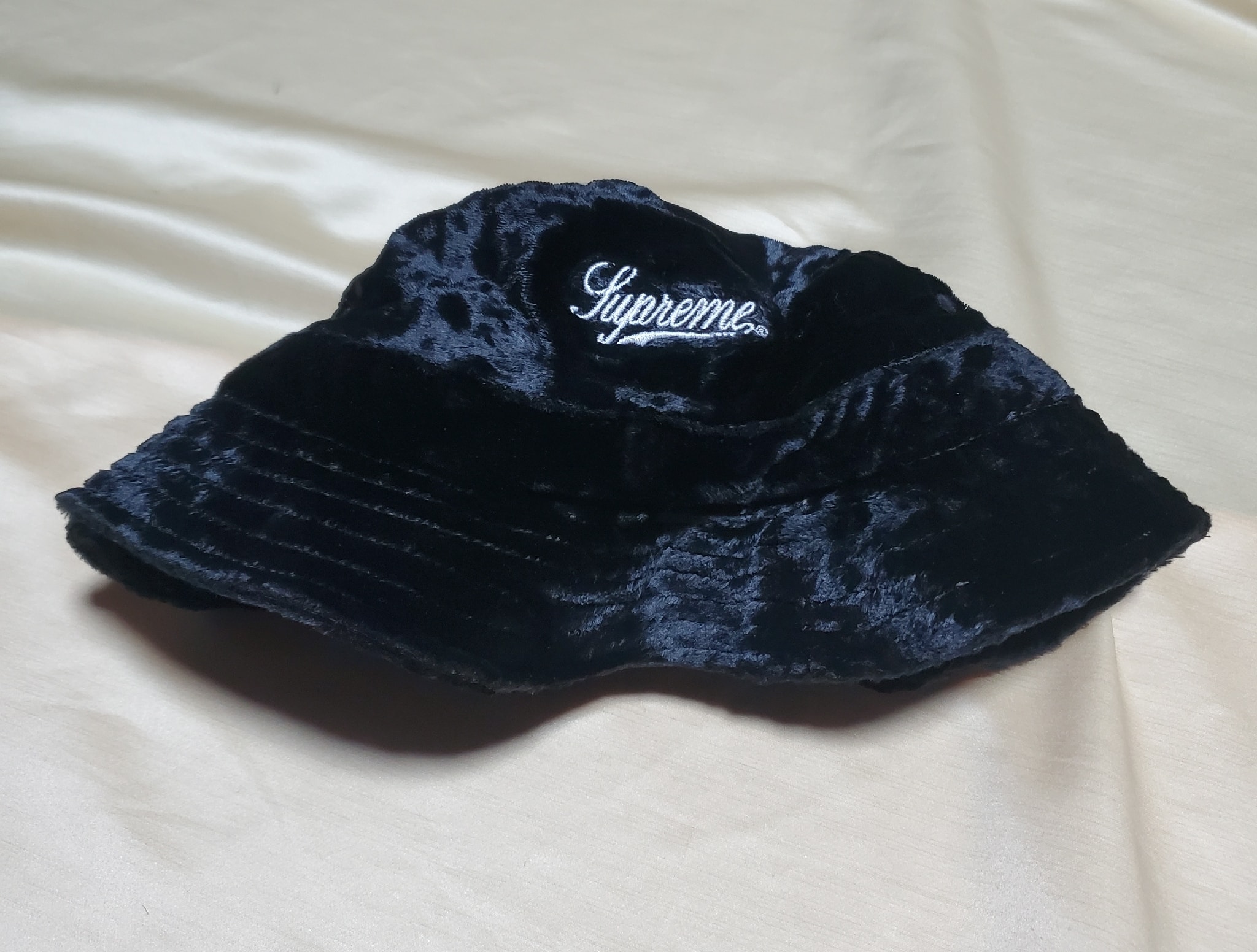 Supreme Crushed Velvet Crusher "Black"