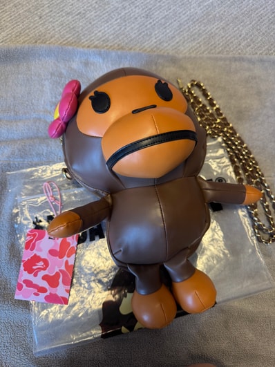 A BATHING APE Baby Lisa Plush Doll Shoulder Bag "Brown"