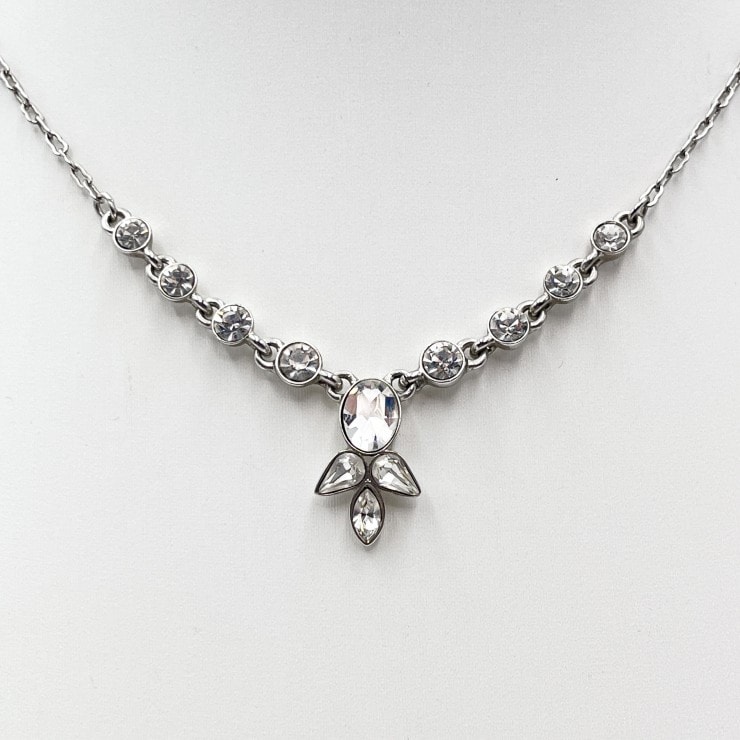 GIVENCHY(ジバンシィ)ネックレス ラインストーン シルバーカラー フラワーモチーフ クリア レディース アクセサリー 【中古】