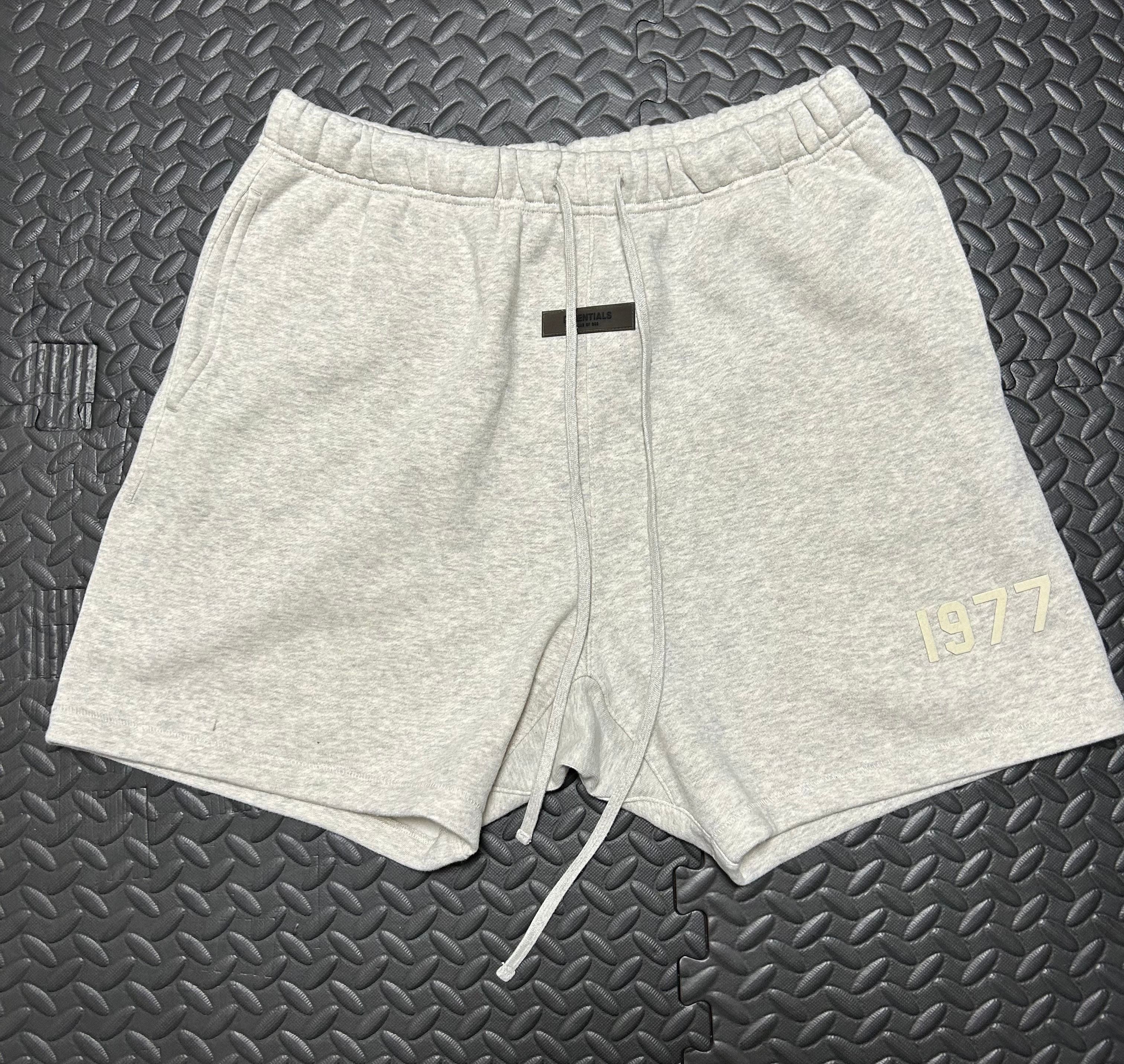 FEAR OF GOD ESSENTIALS 1977 SHORTS "Light Oatmeal"