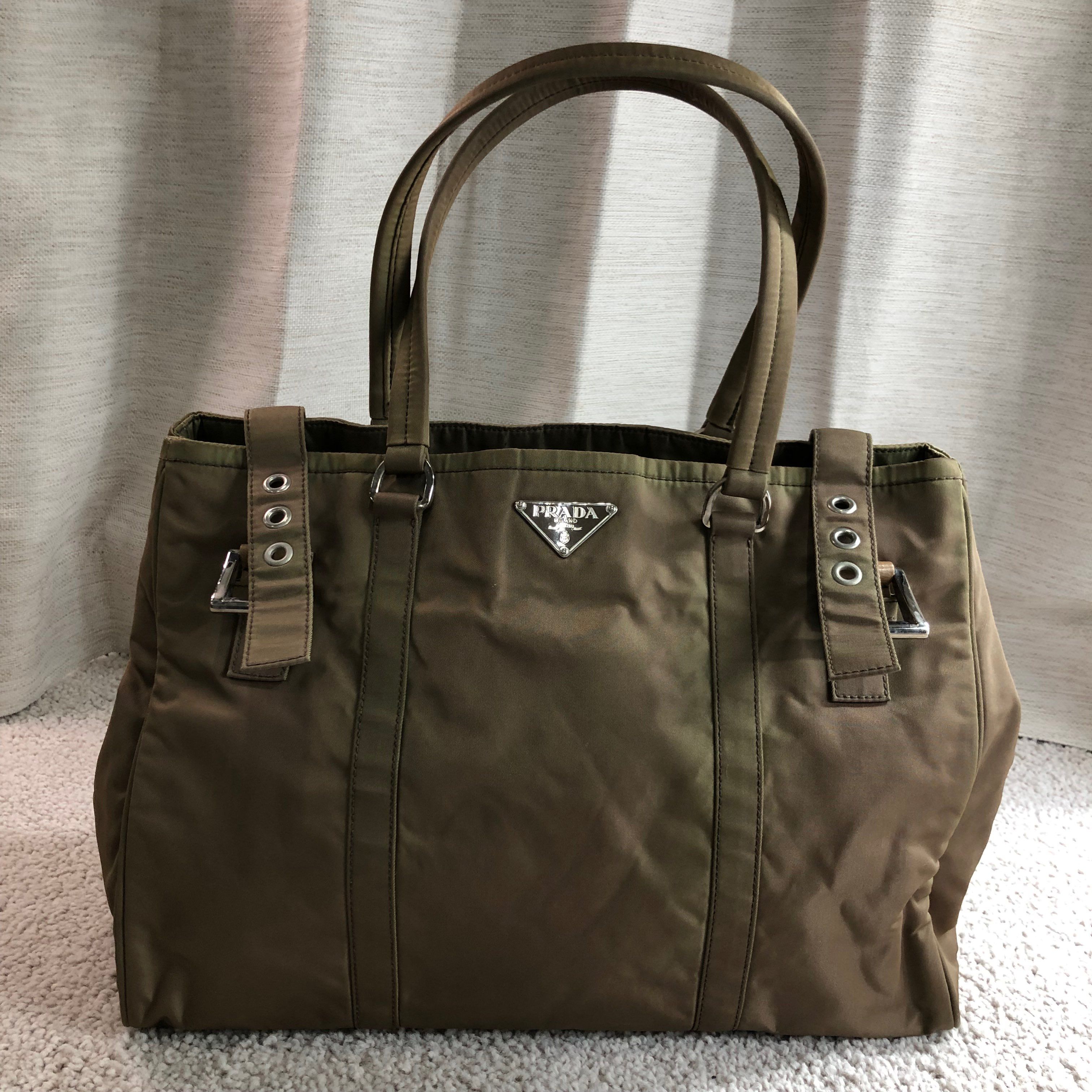 プラダ トートバッグ