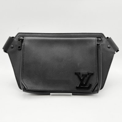 LOUIS VUITTON(ルイ・ヴィトン)テイクオフ・スリング アエログラム レザー ボディバッグ/ショルダーバッグ ブラック LVロゴ メンズ M57081