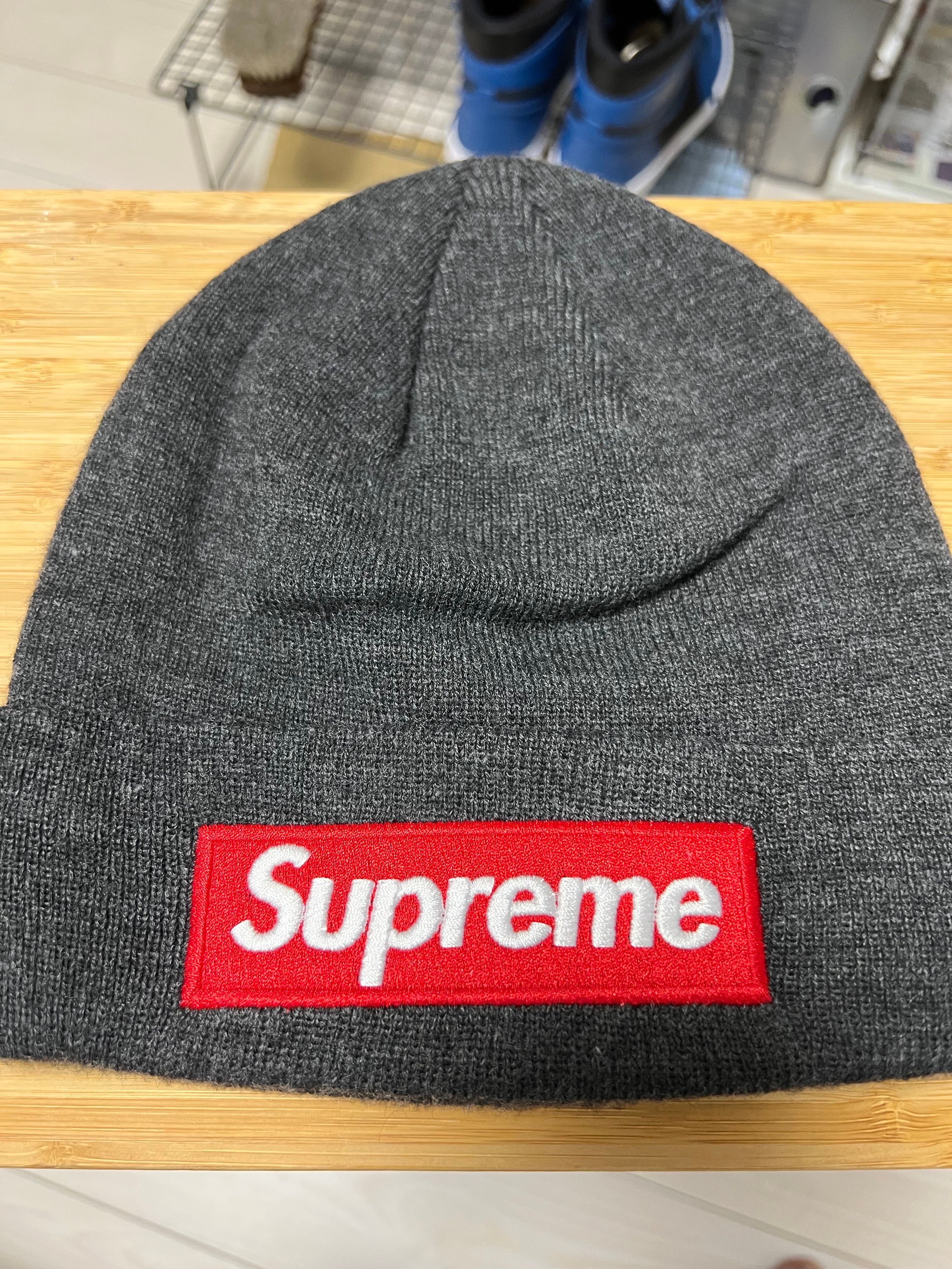 Supreme New Era® Box Logo Beanie "Charcoal" (21FW)