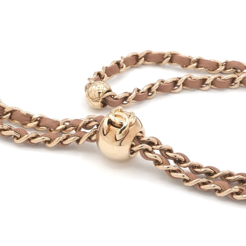 CHANEL iPhone14pro ゴールドチェーン付きカバー CHANEL iPhone14pro ゴールドチェーン付きカバー CHANEL iPhone14pro