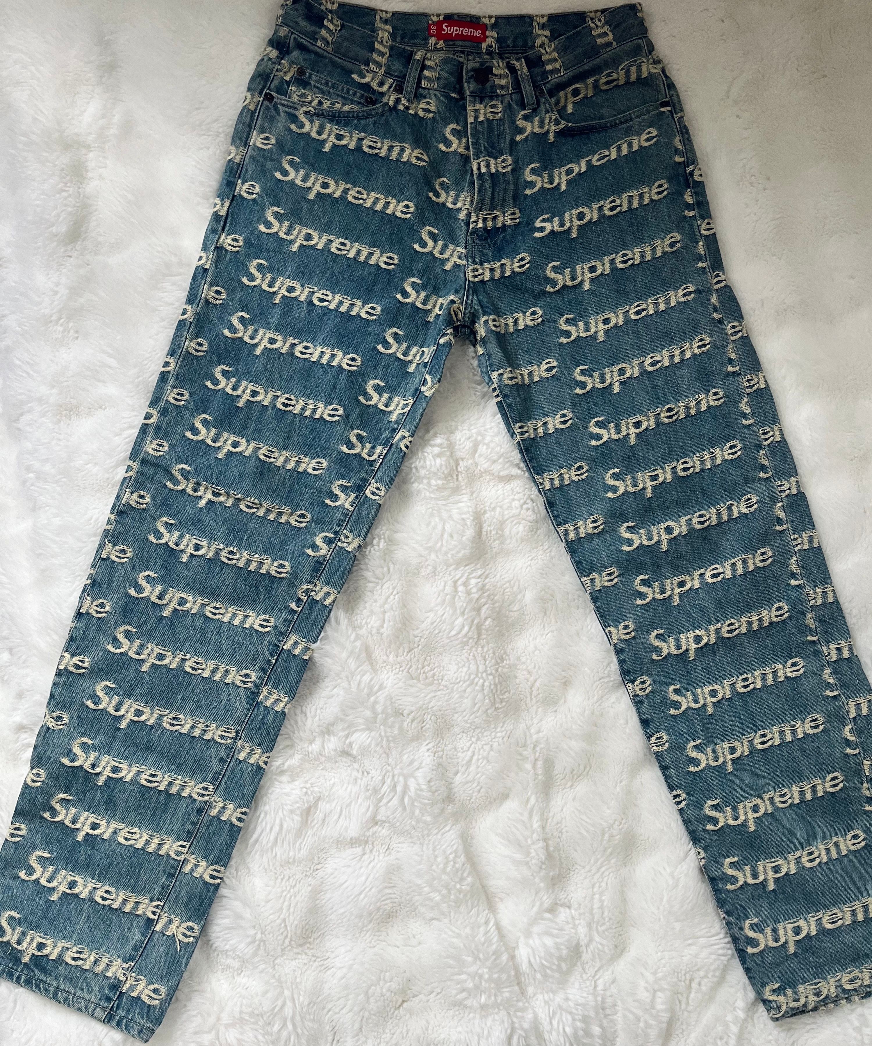 Supreme Frayed Logos Regular Jean "Blue"