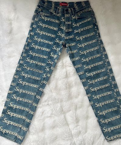 Supreme Frayed Logos Regular Jean "Blue"