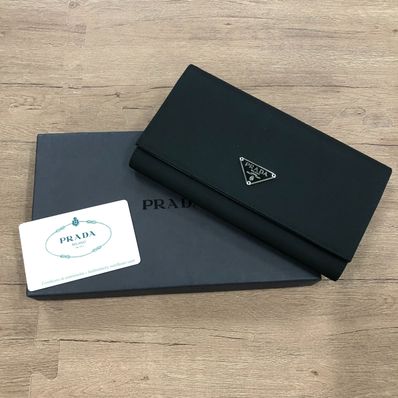 プラダ ファスナー付き長財布