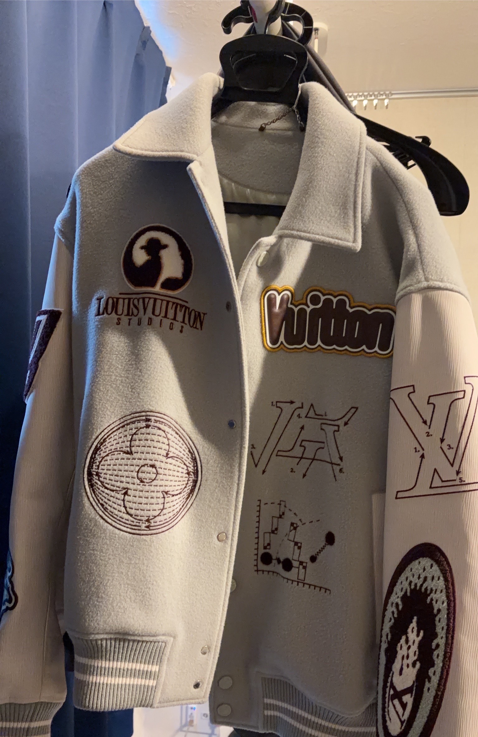 新品 Louis Vuitton Studios Varsity Jacket Size 54 ルイヴィトン バーシティジャケット スタジャン