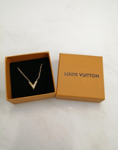 Louis Vuitton Essential V Necklace "Gold"