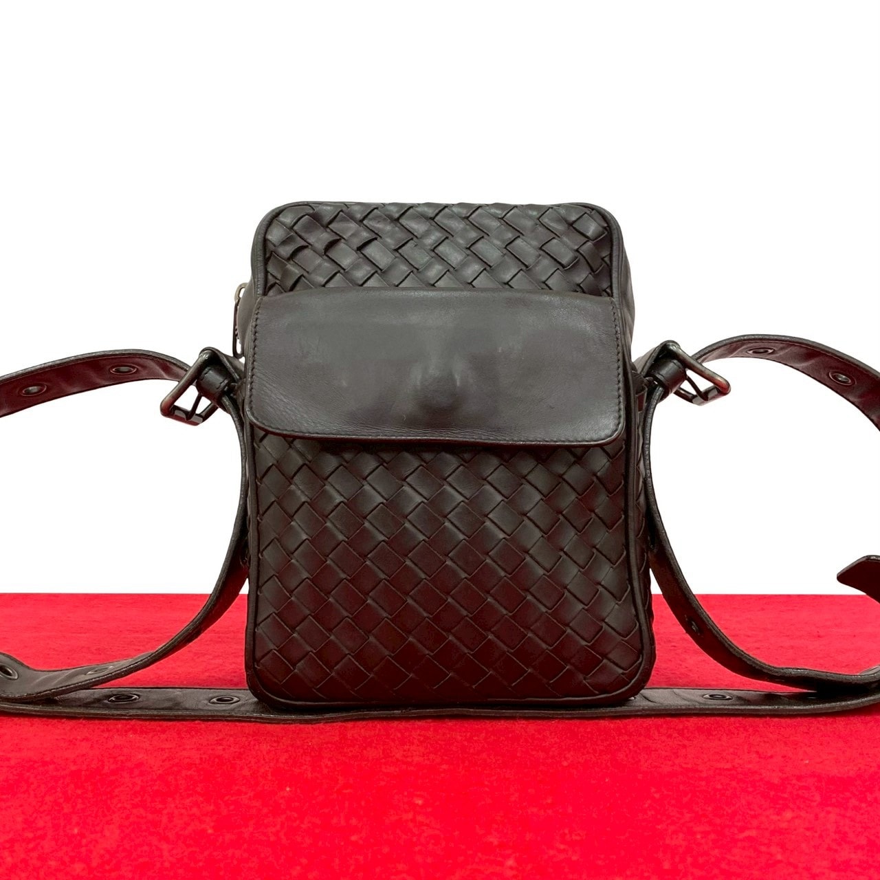 BOTTEGA VENETA ボッテガヴェネタ イントレチャート レザー ショルダーバッグ ブラウン
 23065