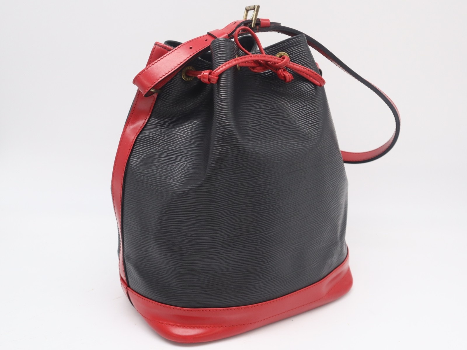 LOUIS VUITTON ルイ・ヴィトン エピ ノエ ノワール カスティリアンレッド M44017 ショルダーバッグ ブラック レッド レザー レディース