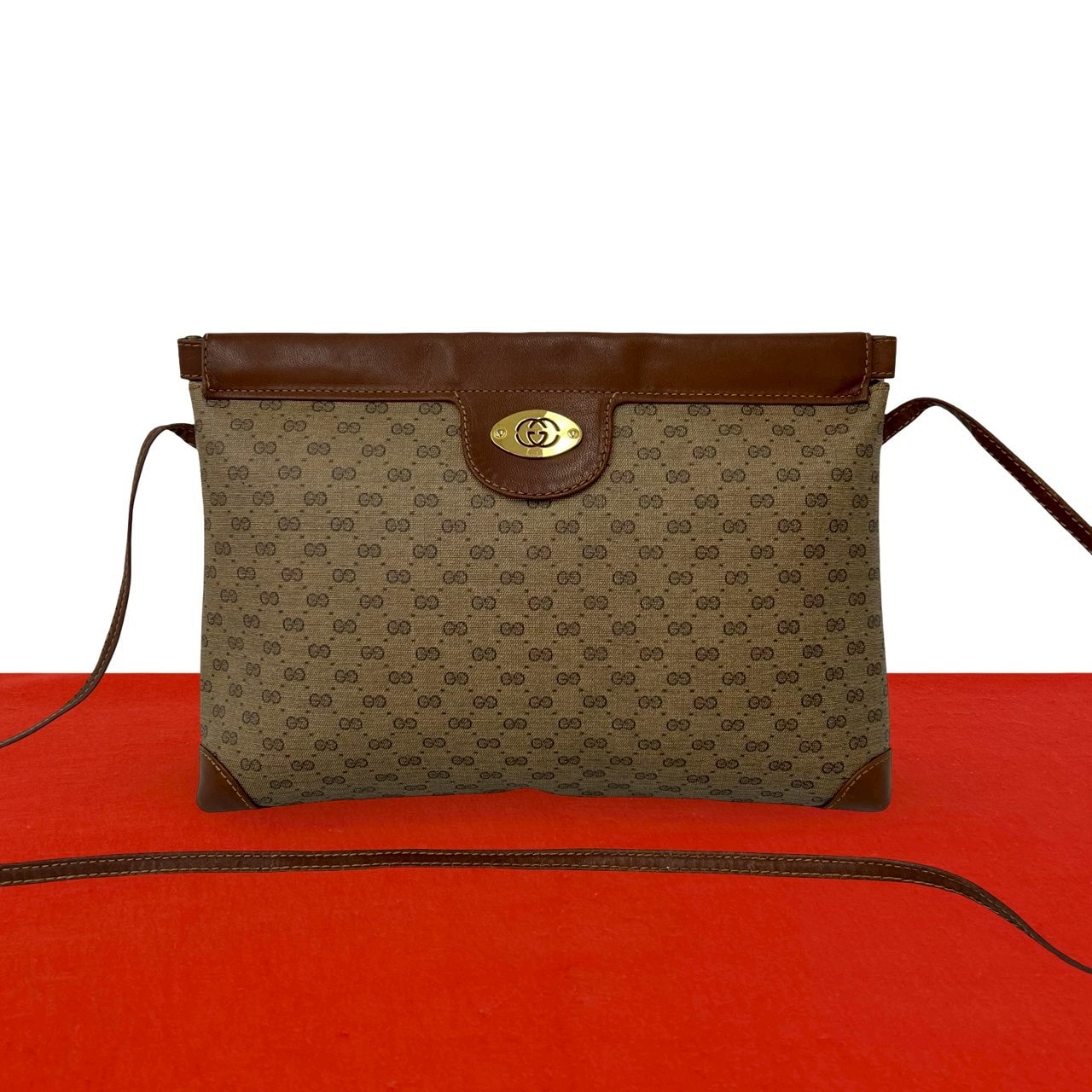 B (目立った傷や汚れなし)】GUCCI グッチ マイクロGG ロゴ 金具 レザー