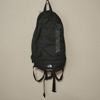 Supreme x The North Face Trekking Convertible Backpack + Waist Bag Supreme x The North Face Trekking Convertible Backpack + Waist Bag