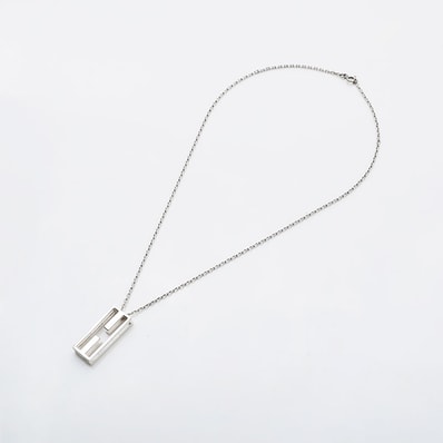 エルメス HERMES ロゴ ネックレス【中古】