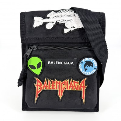 BALENCIAGA バレンシアガ ショルダーバッグ エクスプローラースモールポーチ サコッシュ 肩掛け 斜め掛け 小さめ アップリケ ワッペン 655982 レザー ブラック 黒 ブラック金具 メンズ【中古品】