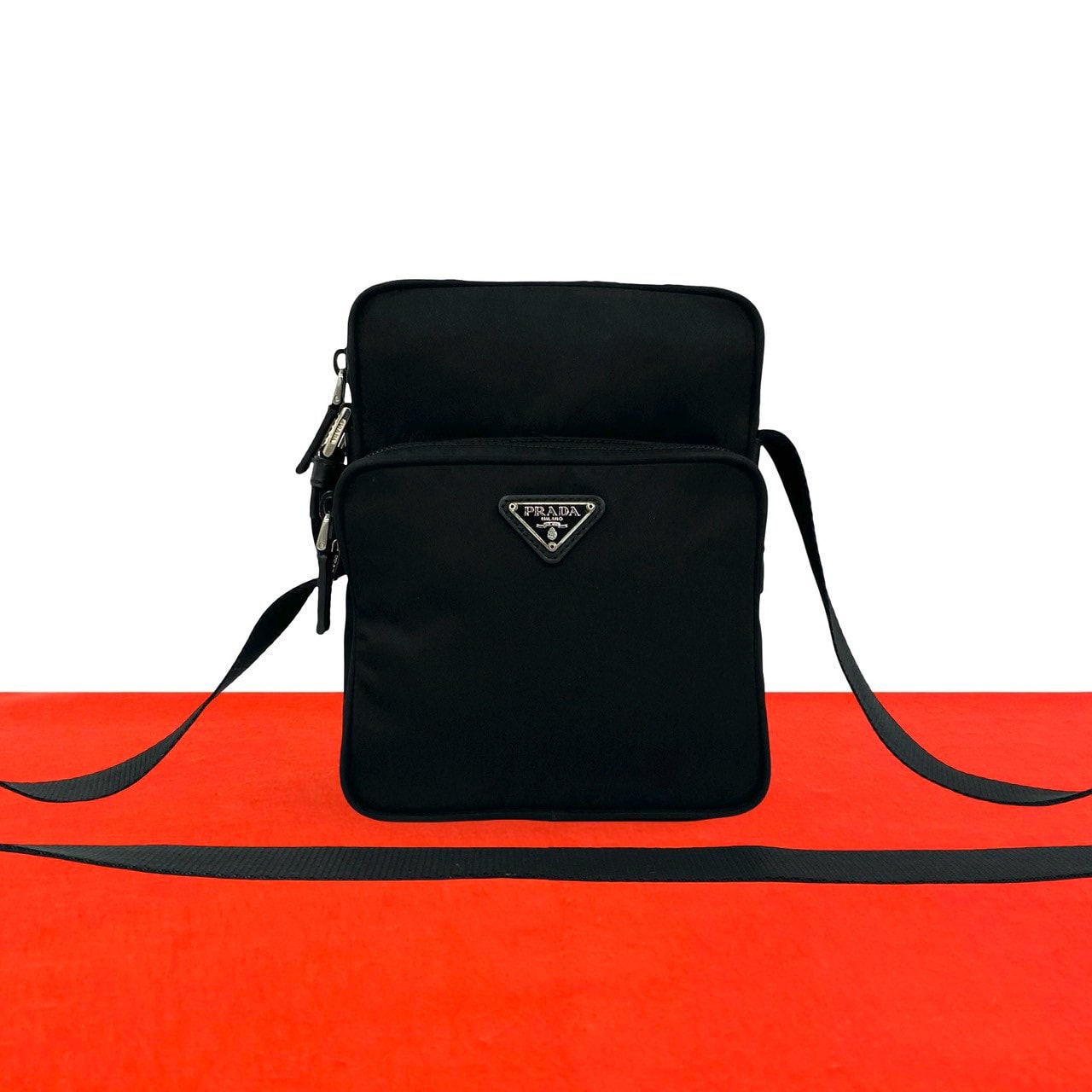 PRADA プラダ 三角ロゴ 金具 ナイロン レザー ショルダーバッグ ブラック
 51310
