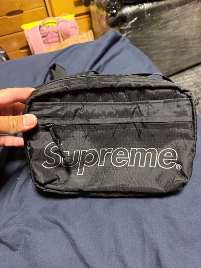 Supreme 18FW Shoulder Bag "Black"
