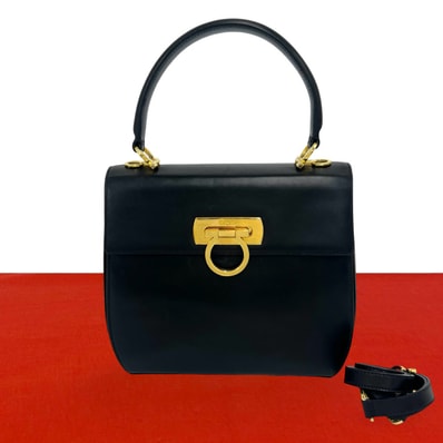 Salvatore Ferragamo サルヴァトーレフェラガモ ガンチーニ ロゴ 金具 レザー ショルダーバッグ ブラック
96984