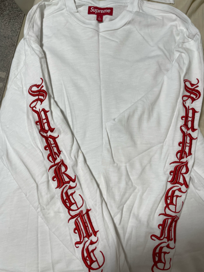 Supreme Old English L/S Top "White"