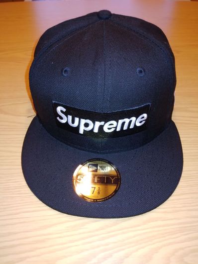 Supreme World Famous Box Logo New Era® "Black"