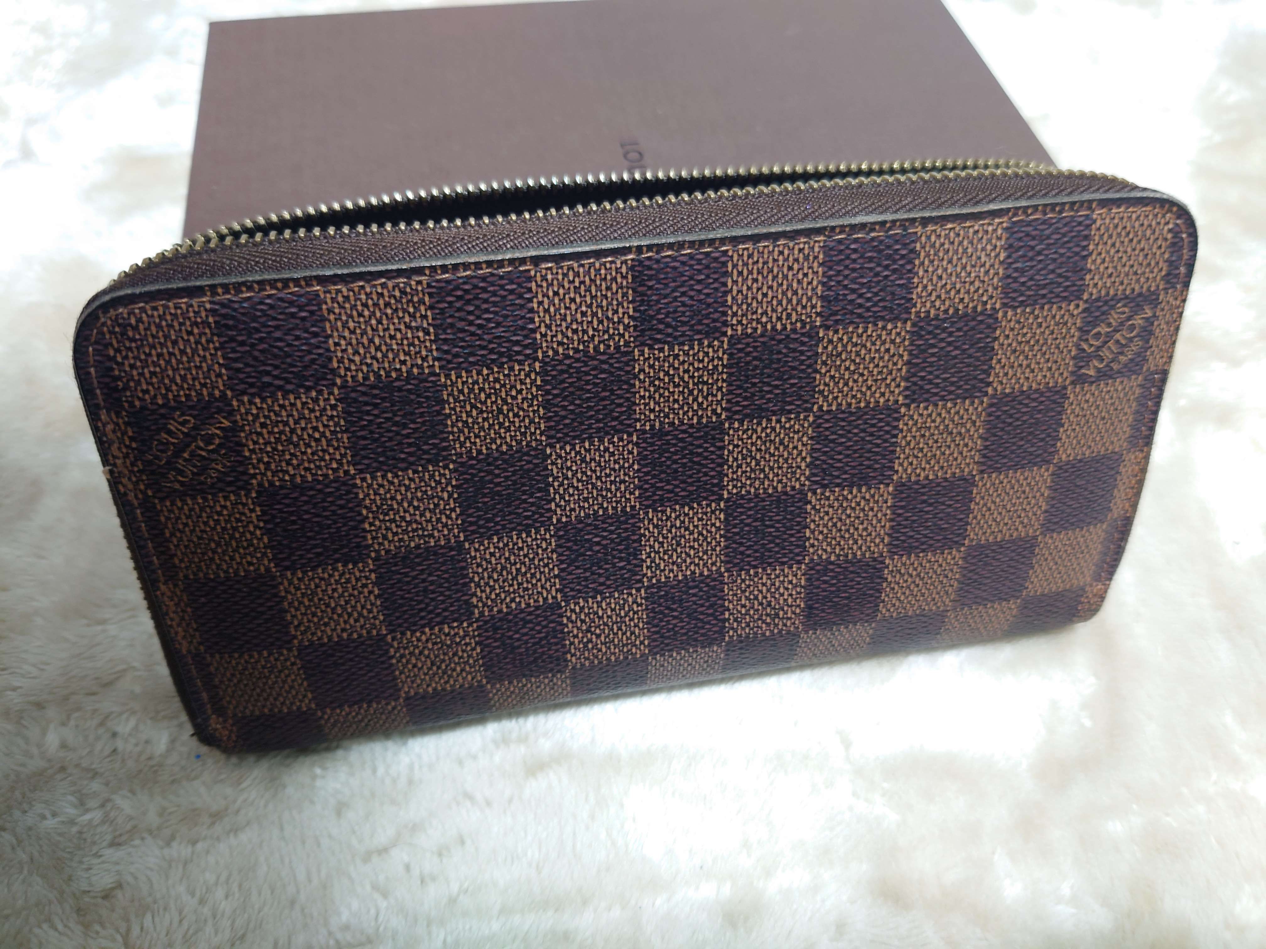 Louis Vuitton Zippy Wallet Damier