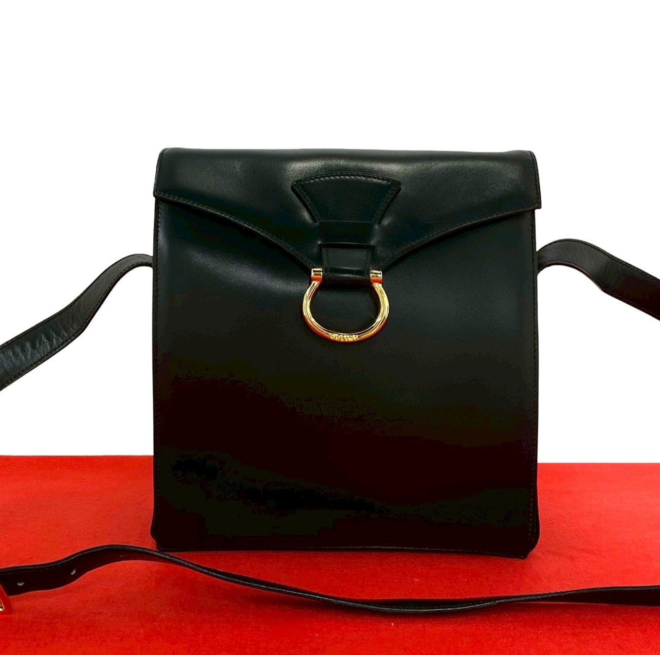 セリーヌ ロゴ ショルダーバッグ レディース 【中古】 CELINE（セリーヌ） ショルダーバッグ Celine Logo Triomphe Chain