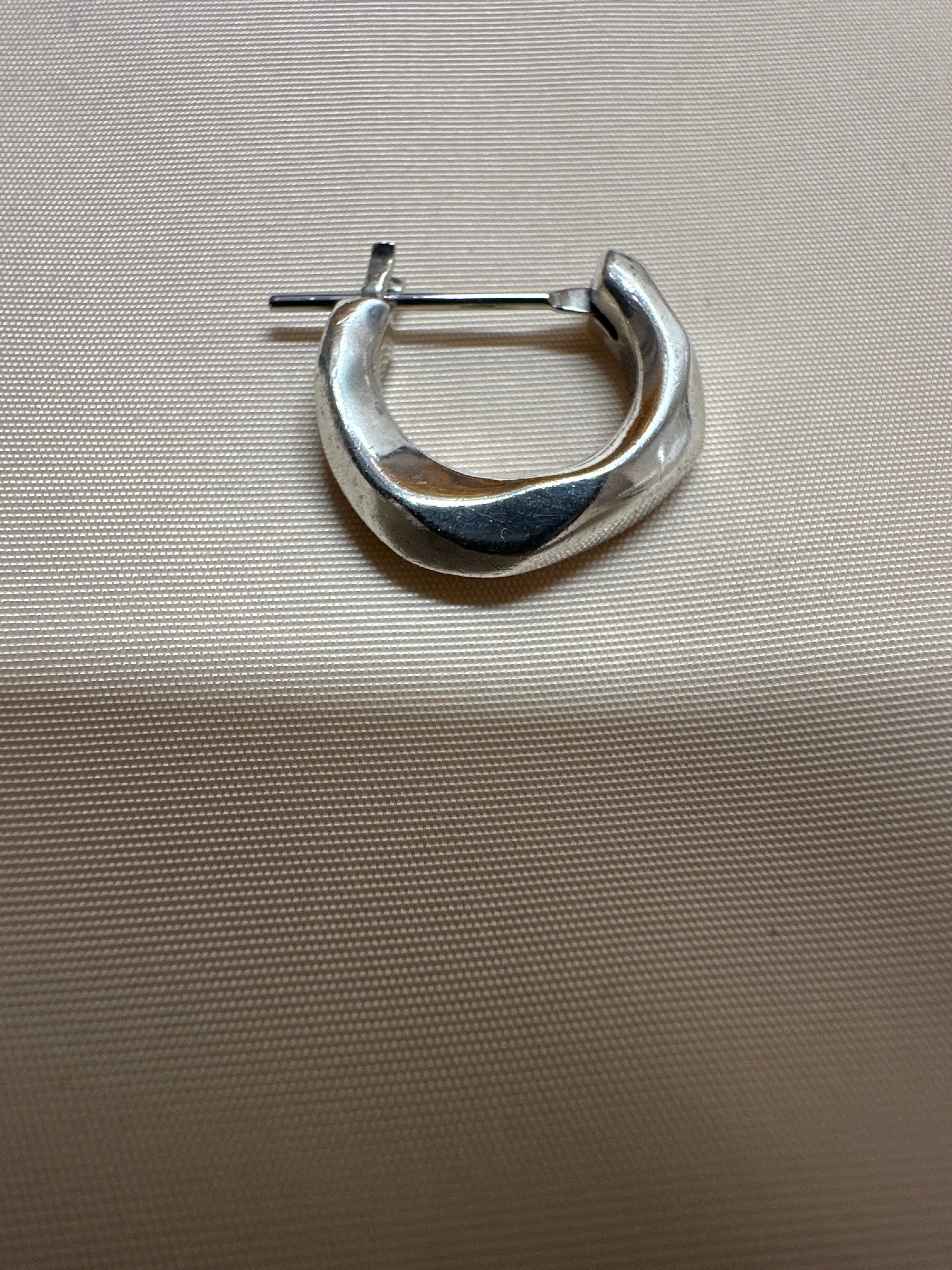 美品GARNI クロッケリー シルバー フープピアス 両耳用 GARNI ガルニ