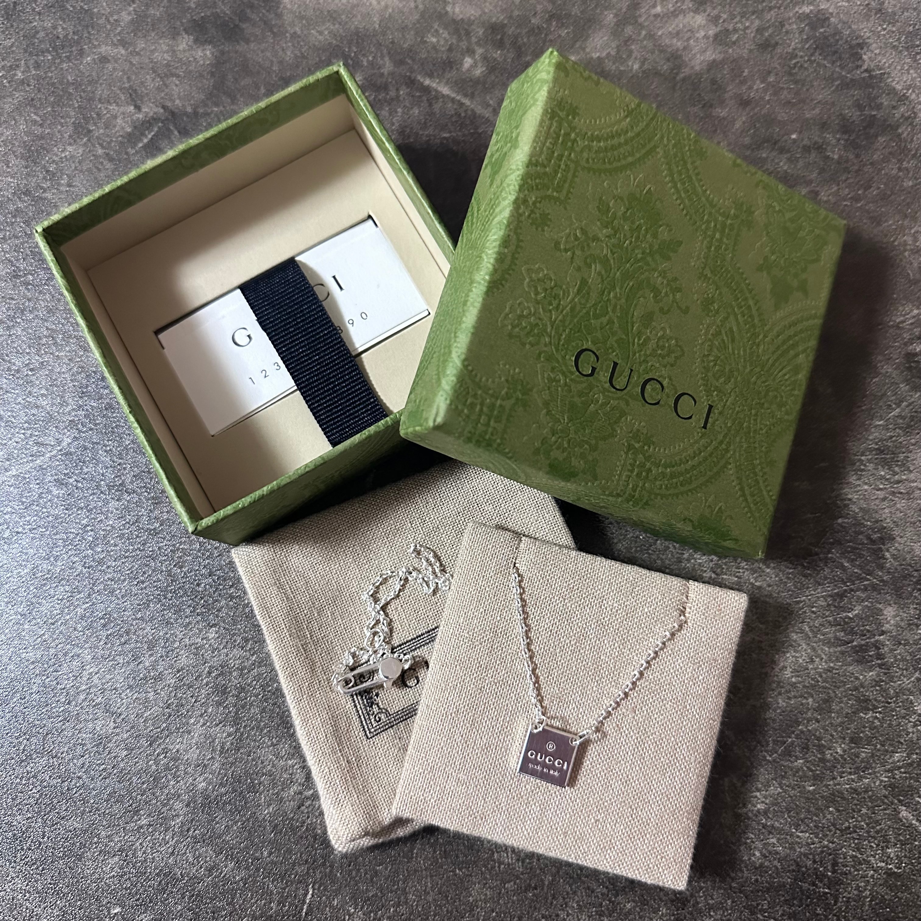 GUCCI Square Plate Necklace "Silver"
