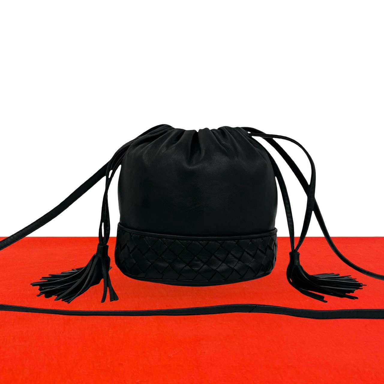 BOTTEGA VENETA ボッテガヴェネタ イントレチャート レザー ショルダーバッグ ブラック
31902