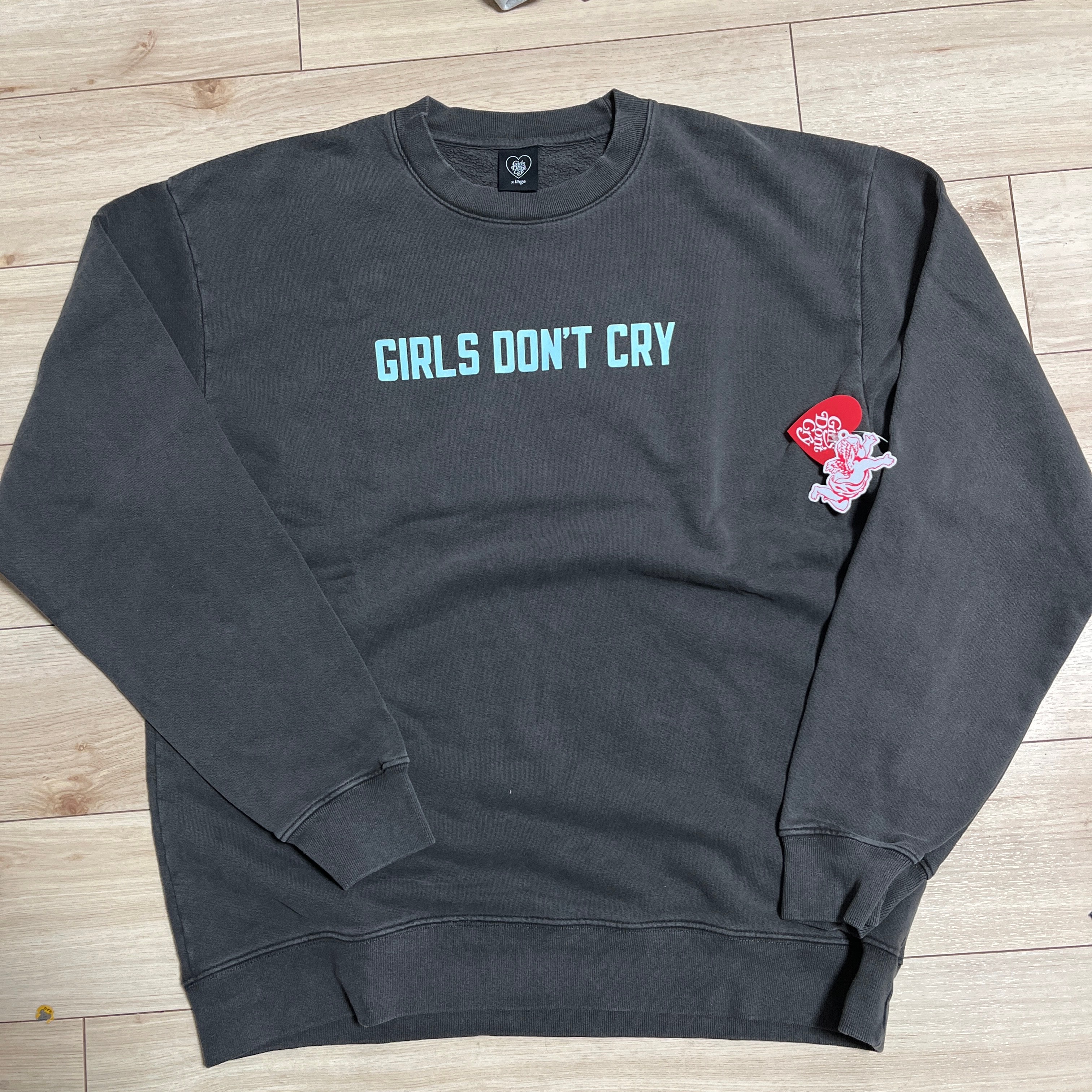 verdy's gift shop Girls Don't Cry スウェット