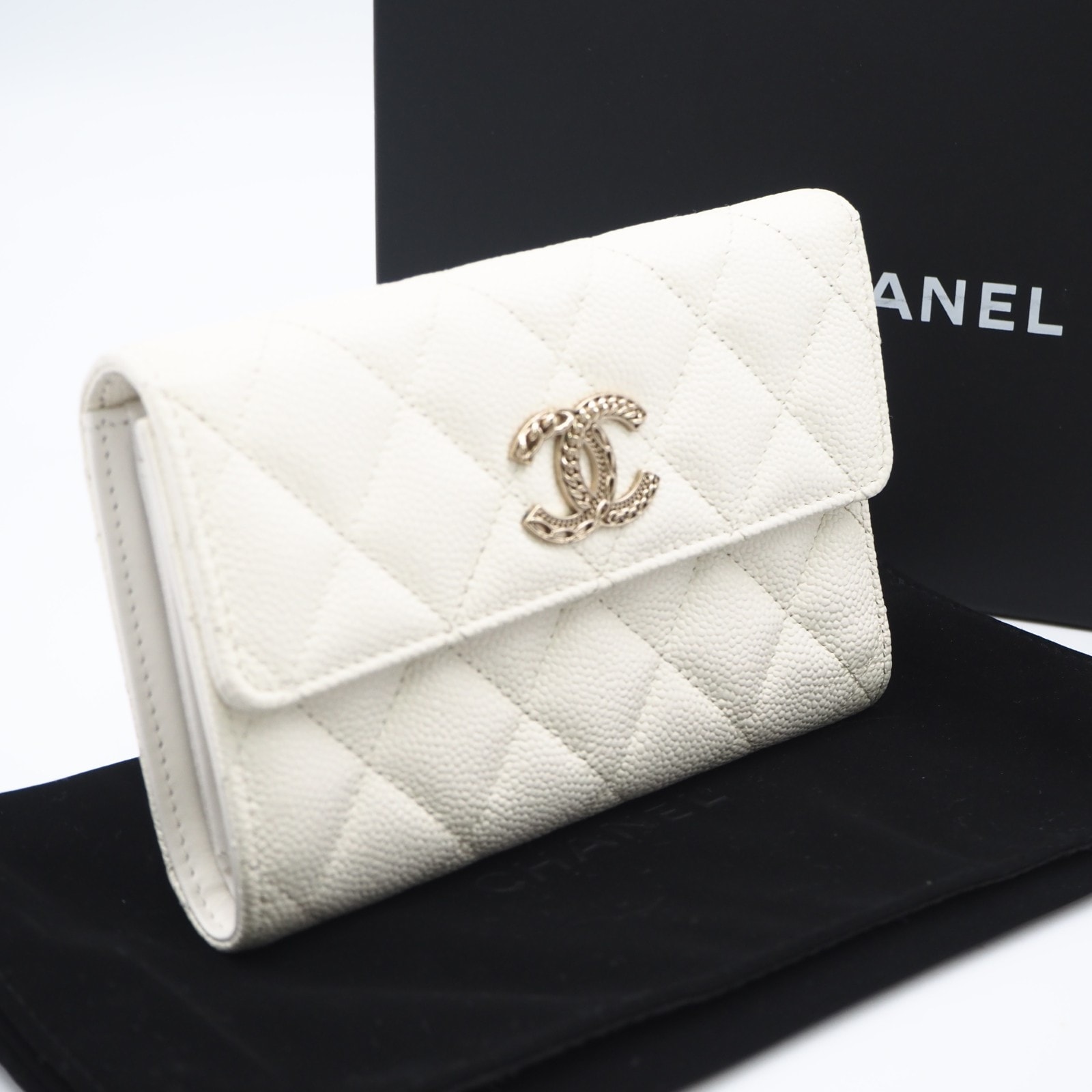 美品 CHANEL シャネル マットラッセ ミディアムウォレット AP3051 三つ折り財布 ホワイト キャビアスキン レディース