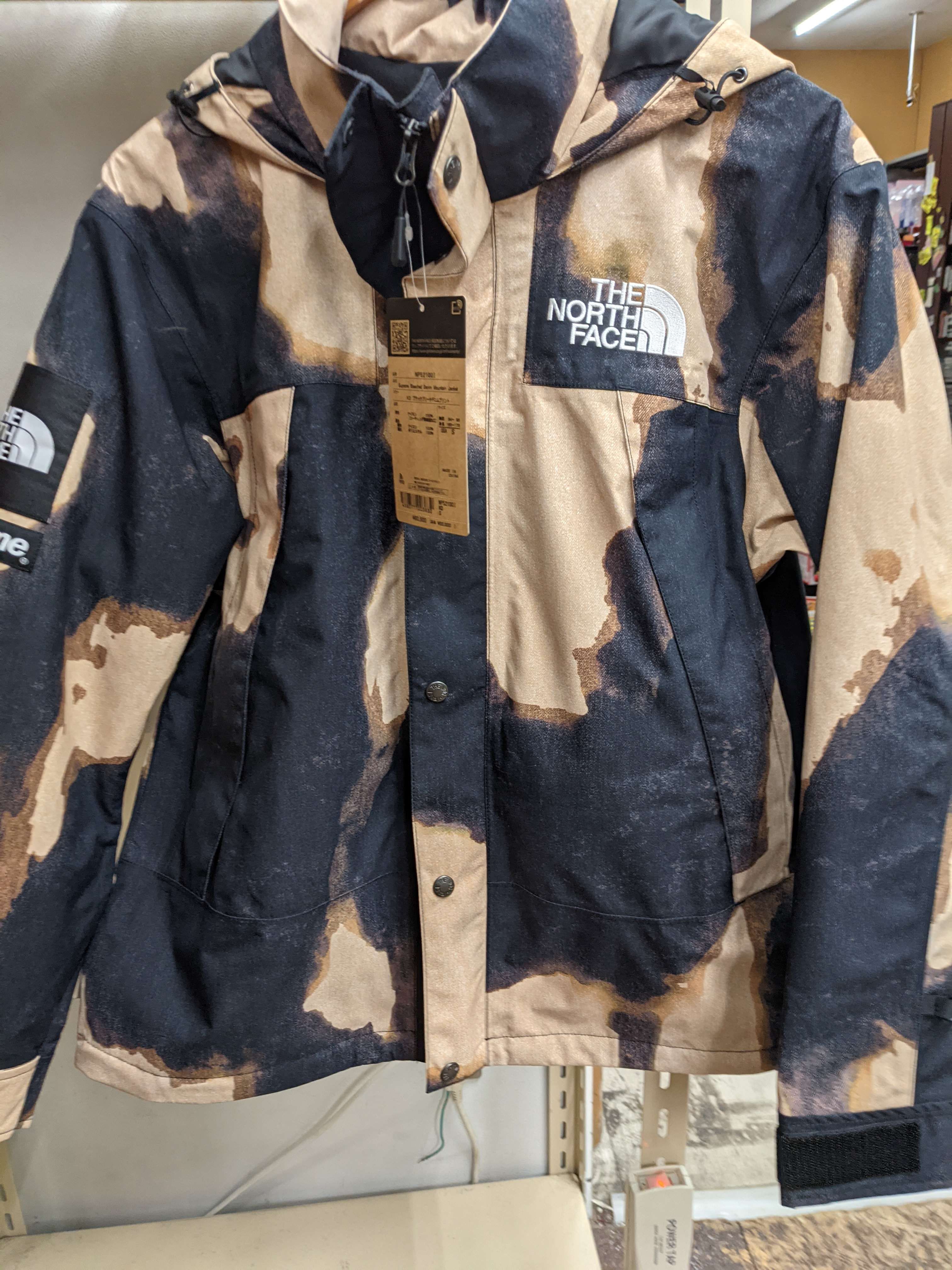 Supreme x The North Face Bleached Denim Print Mountain Jacket "Black"