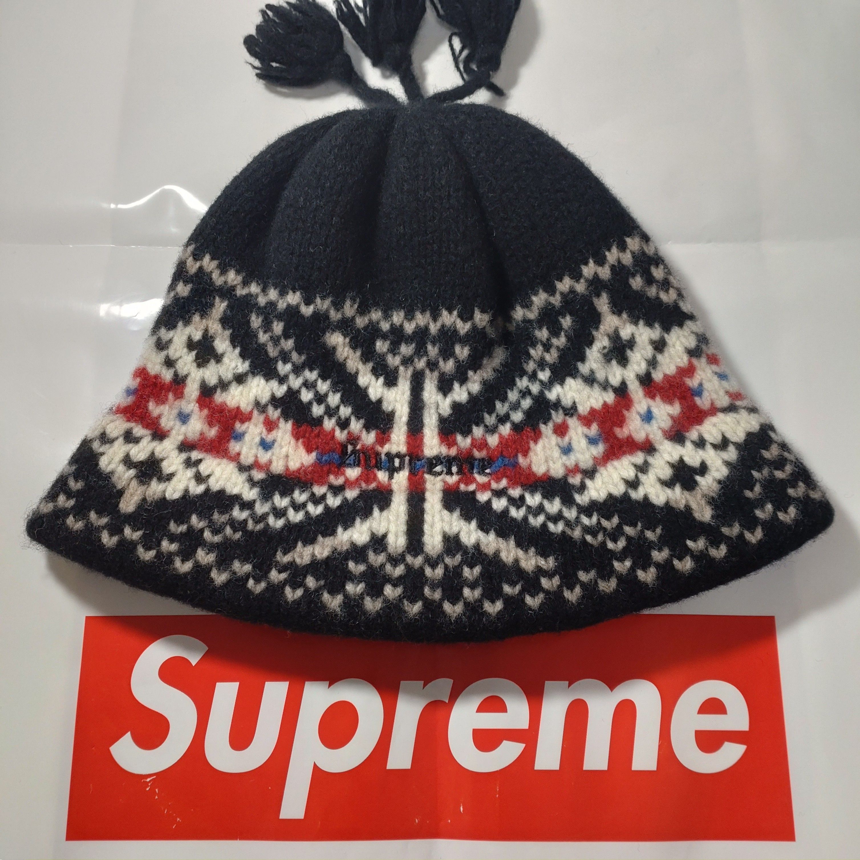 Supreme Tassel Beanie "Black"