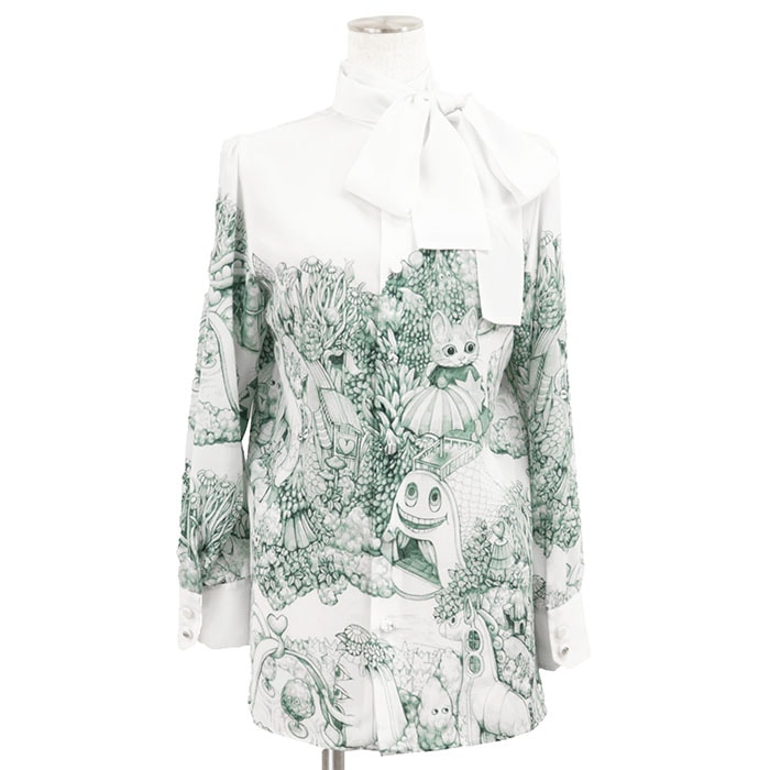 【未使用】GUCCI グッチ ×ヒグチユウコ ブラウス 魔法の森 サイズ 38 レディース 2025年製 ショールカラー リボンタイ GG ロゴ インターロッキング ボタン アート 長袖シャツ トップス タグ/ハンガー付属 ホワイト グリーン 白 緑 伊製