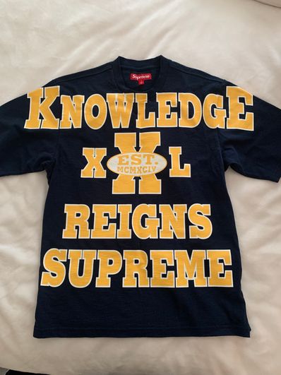 Supreme Overprint Knowledge S/S Top "Navy"
