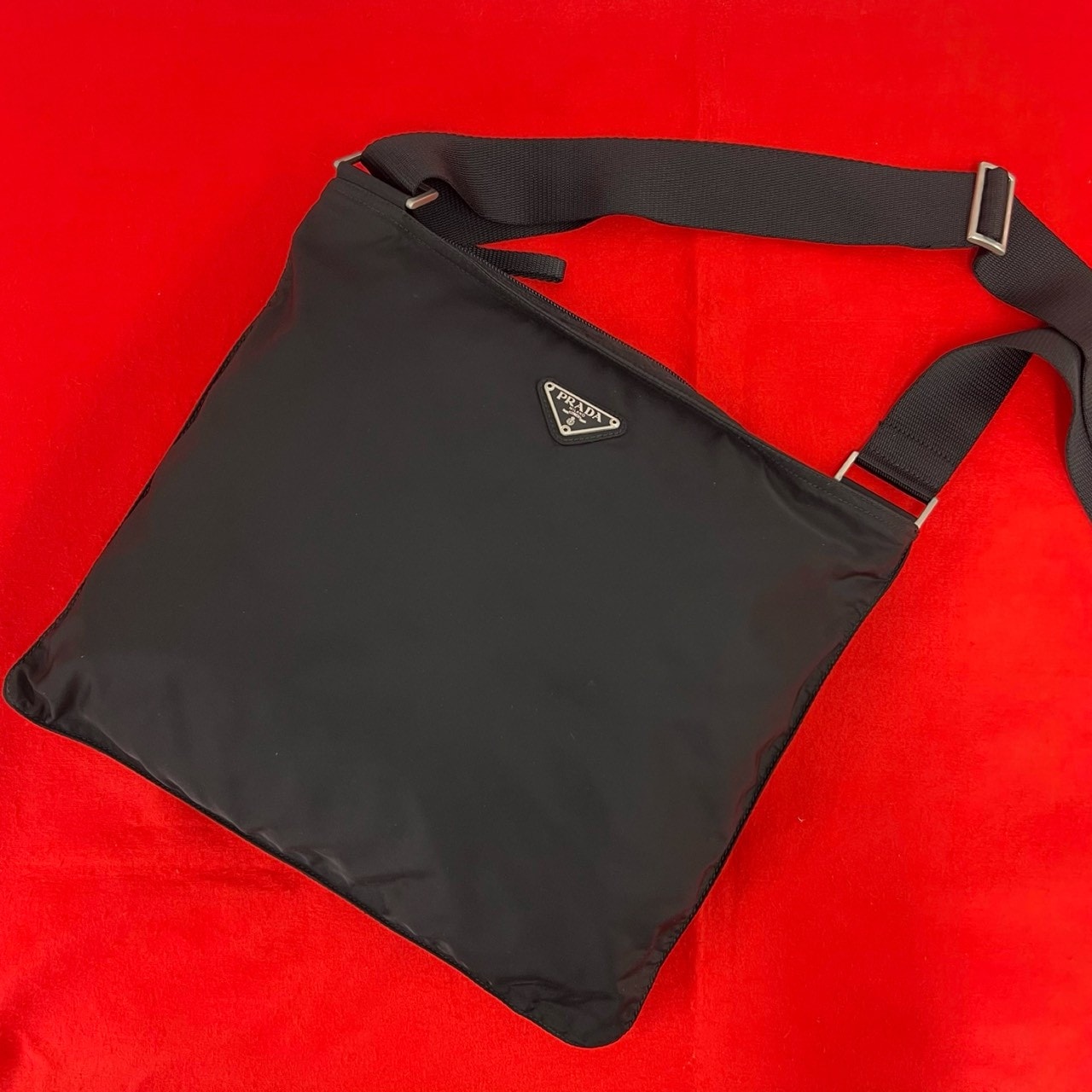 B (目立った傷や汚れなし)】PRADA プラダ 三角ロゴ 金具 ナイロン