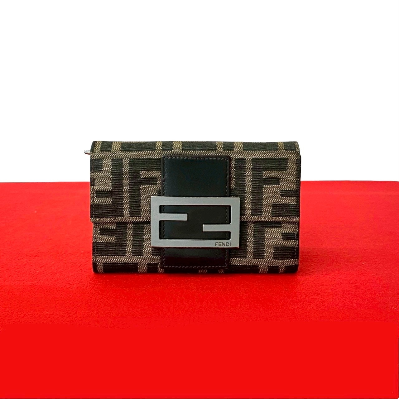 FENDI フェンディ ズッカ FF ロゴ 柄 キャンバス レザー 二つ折り財布 ブラウン
 38064