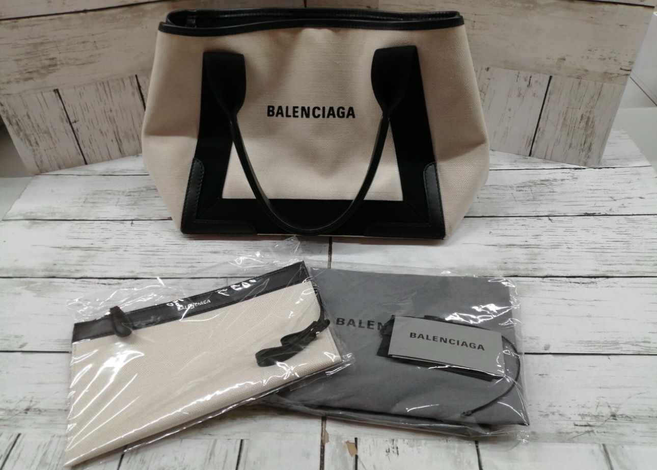 BALENCIAGA