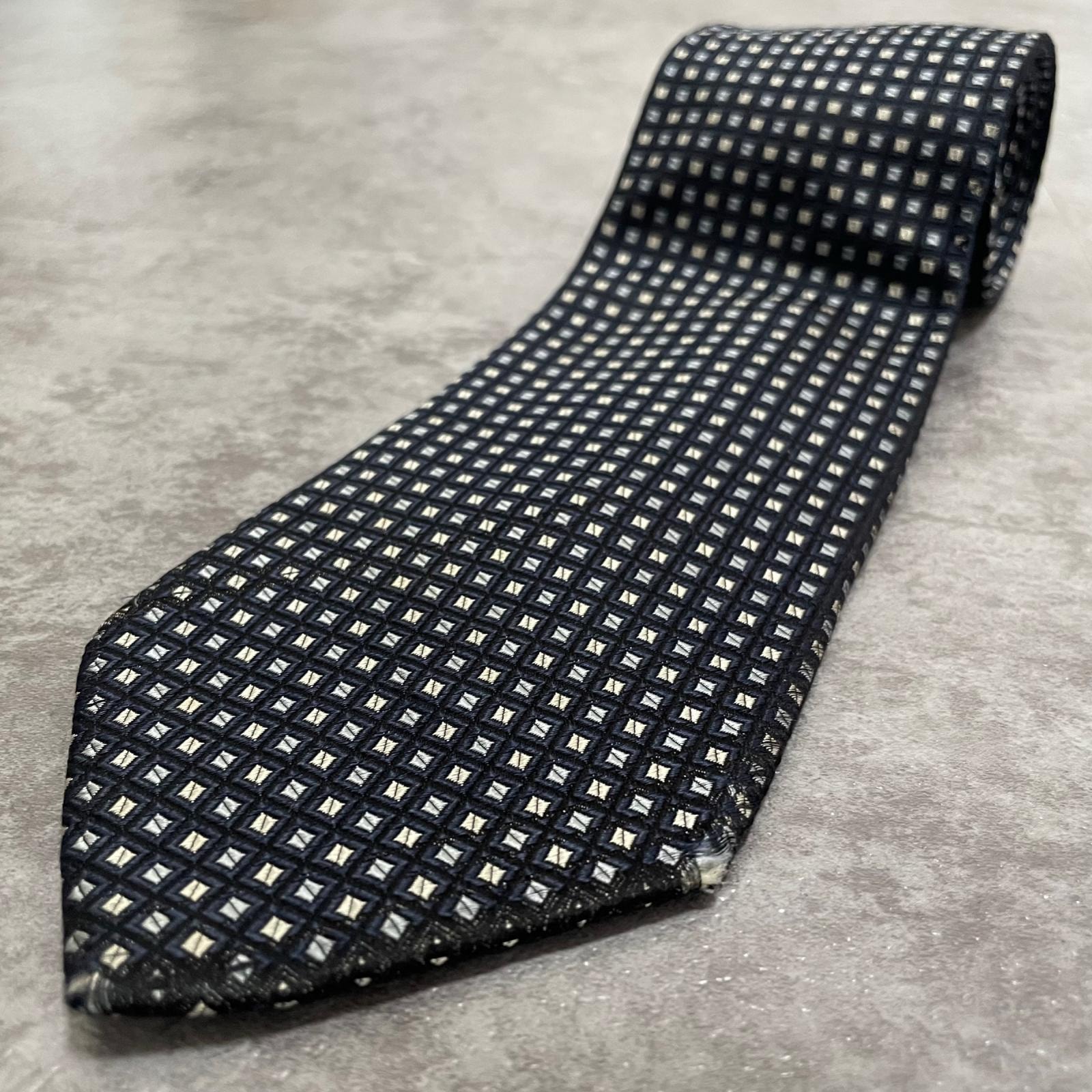 【BURBERRY】バーバリー 格子柄 小紋柄 幾何学柄 ネクタイ ダークネイビー シルバー ホワイト シルク100% 日本製 メンズ フォーマル 紳士