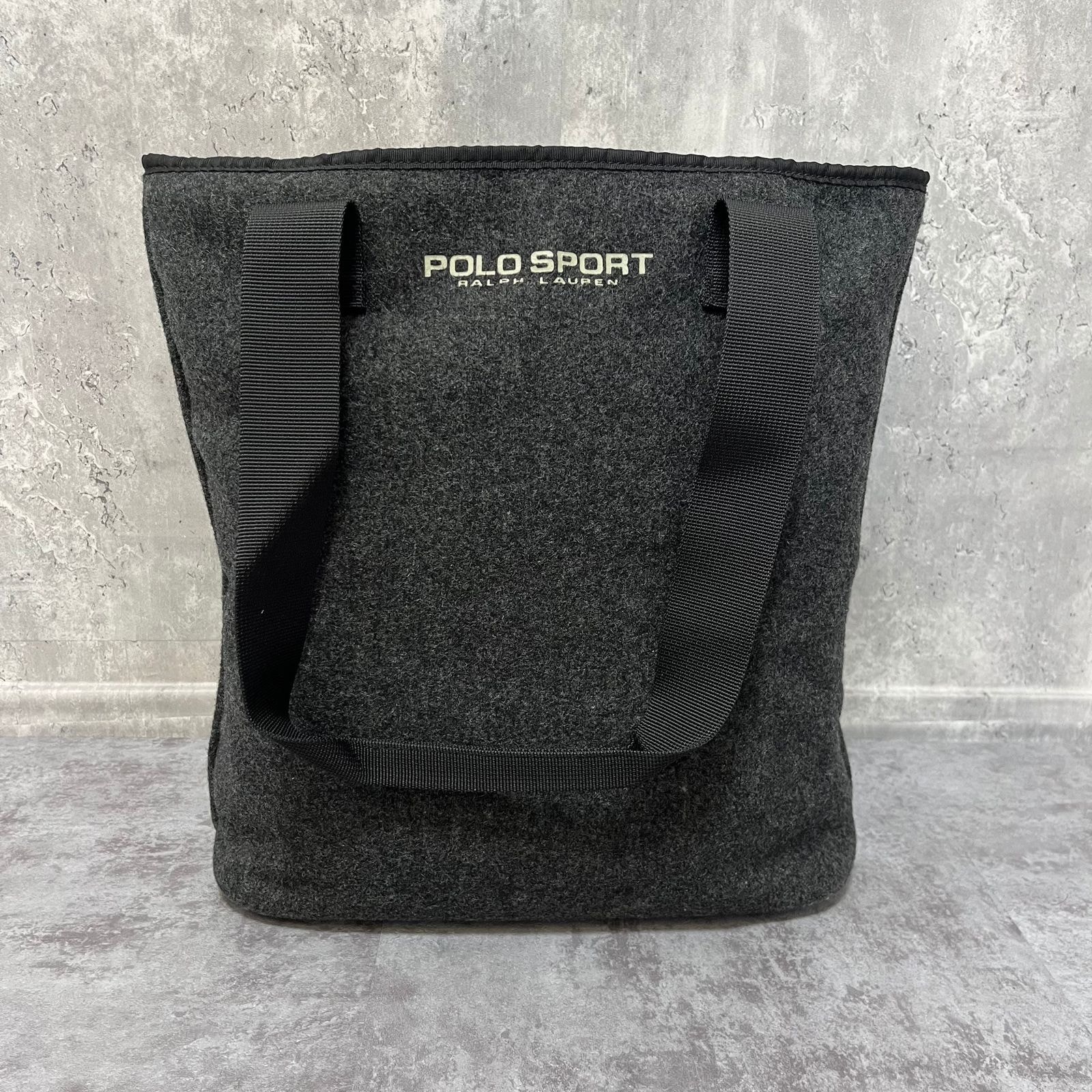 【RALPH LAUREN】ラルフローレン ポロスポーツ トートバッグ ロゴ入り ロゴモチーフ フェルト素材 メンズ ブラック 黒色 無地 トートバッグ フェルトトートバッグ ブランドトートバッグ カジュアルデザイン