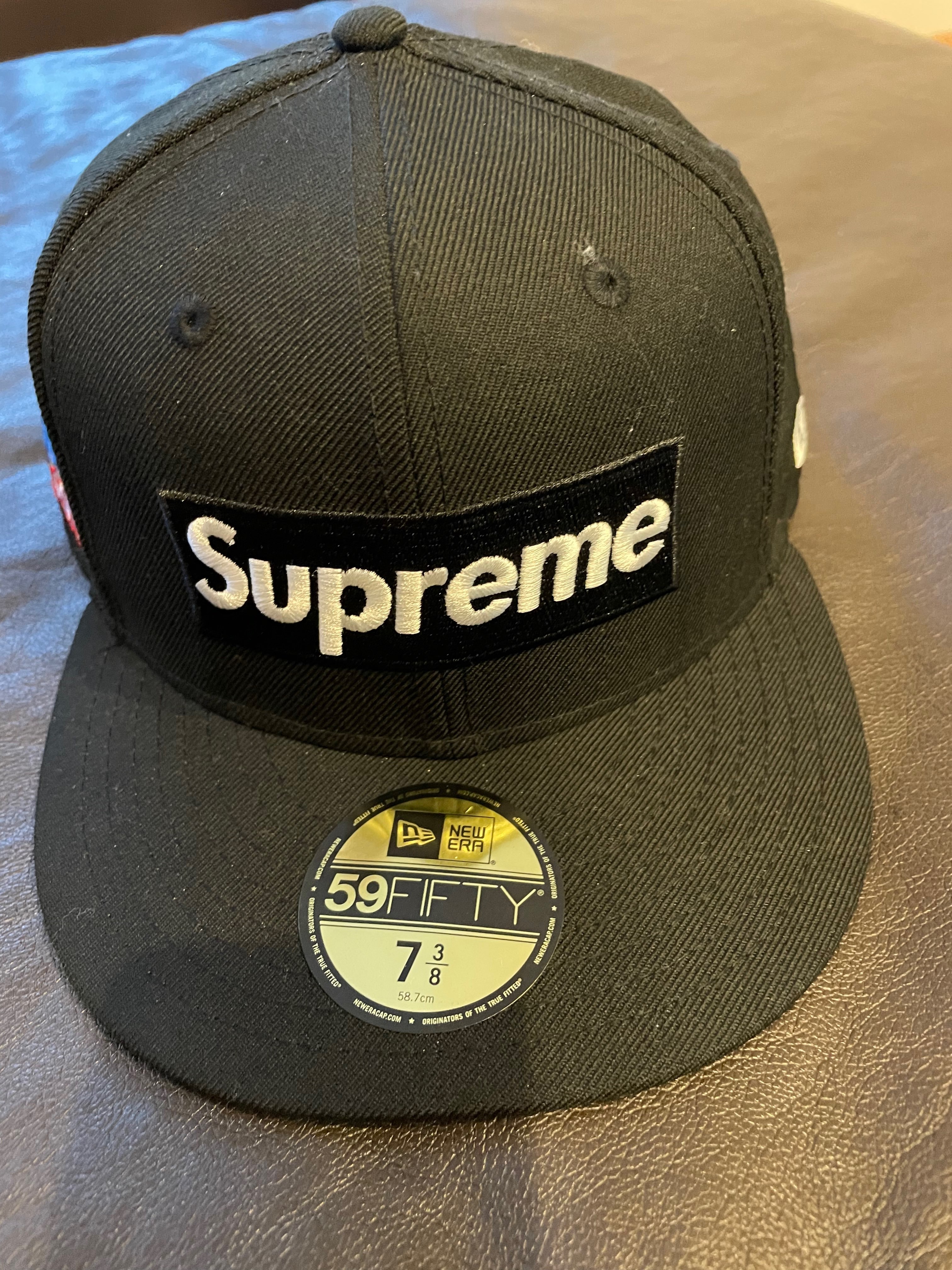 Supreme World Famous Box Logo New Era® "Black"
