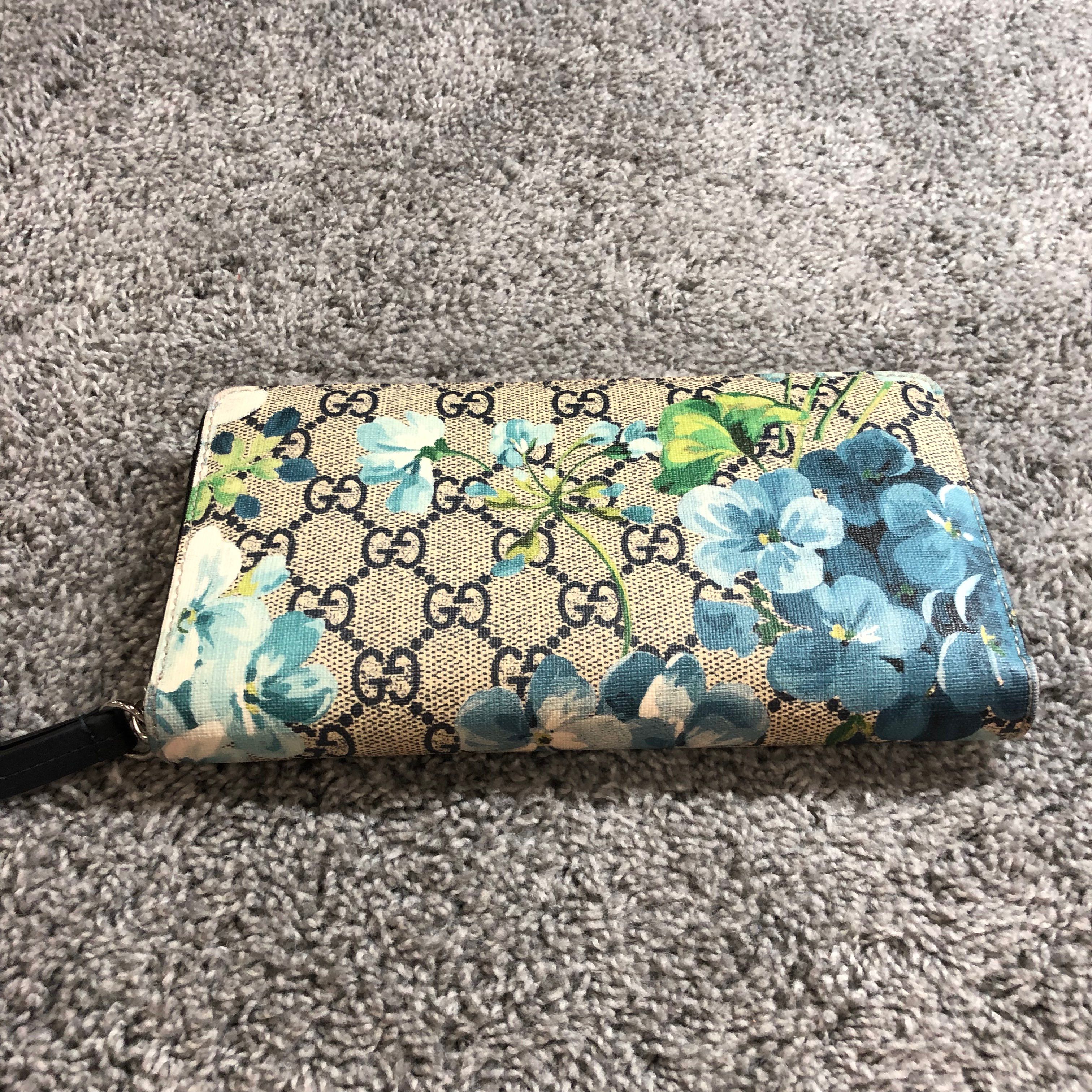 GUCCI GG Blooms Supreme Zip Round Wallet "Blue"