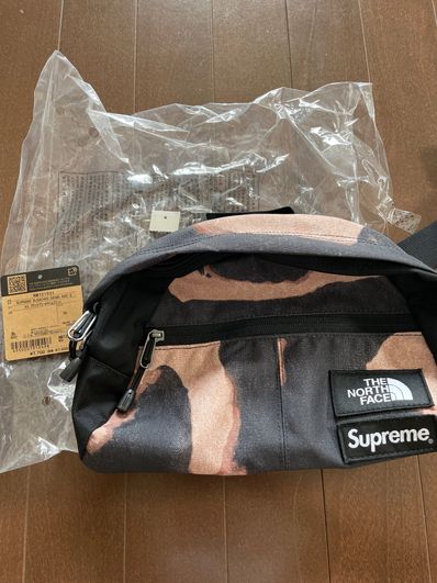 Supreme x The North Face Bleached Denim Print Roo II "Black"