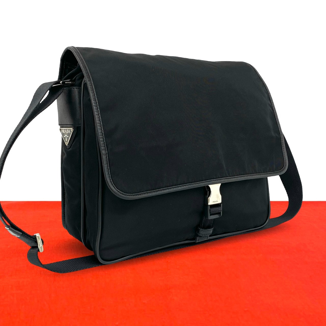 PRADA プラダ 三角ロゴ 金具 ナイロン レザー ショルダーバッグ ブラック
52110