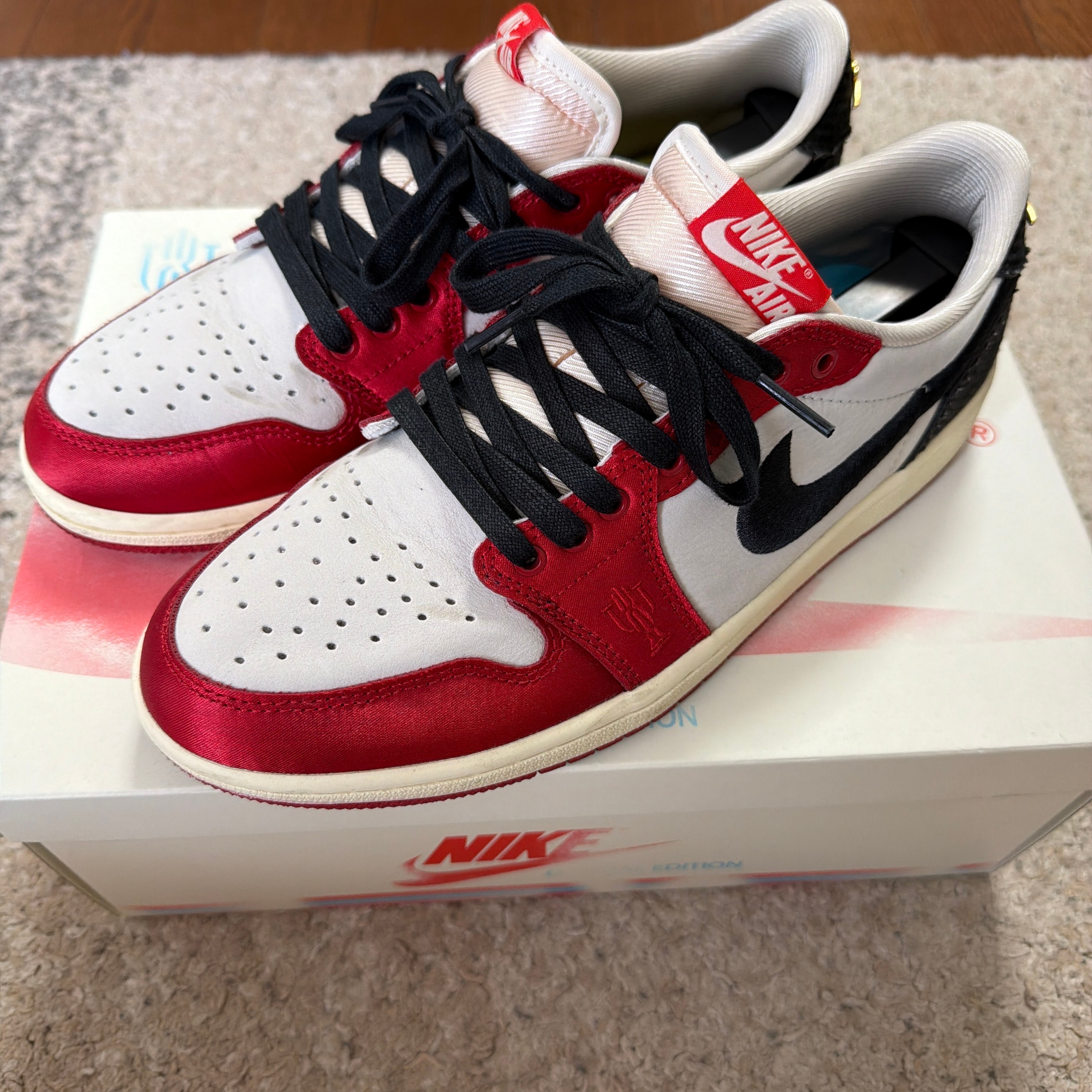 Trophy Room × Nike Air Jordan 1 Low OG "Sail and Varsity Red"