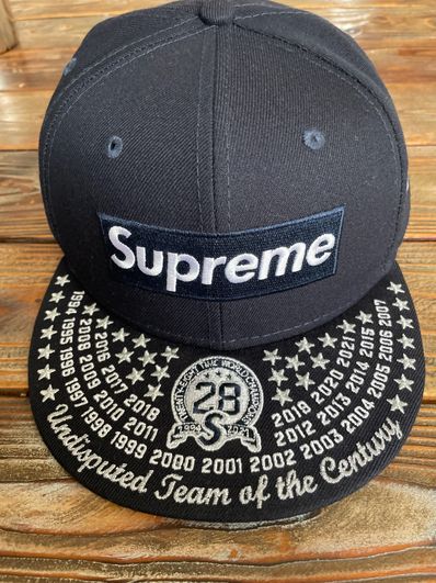 Supreme Undisputed Box Logo New Era "Navy"