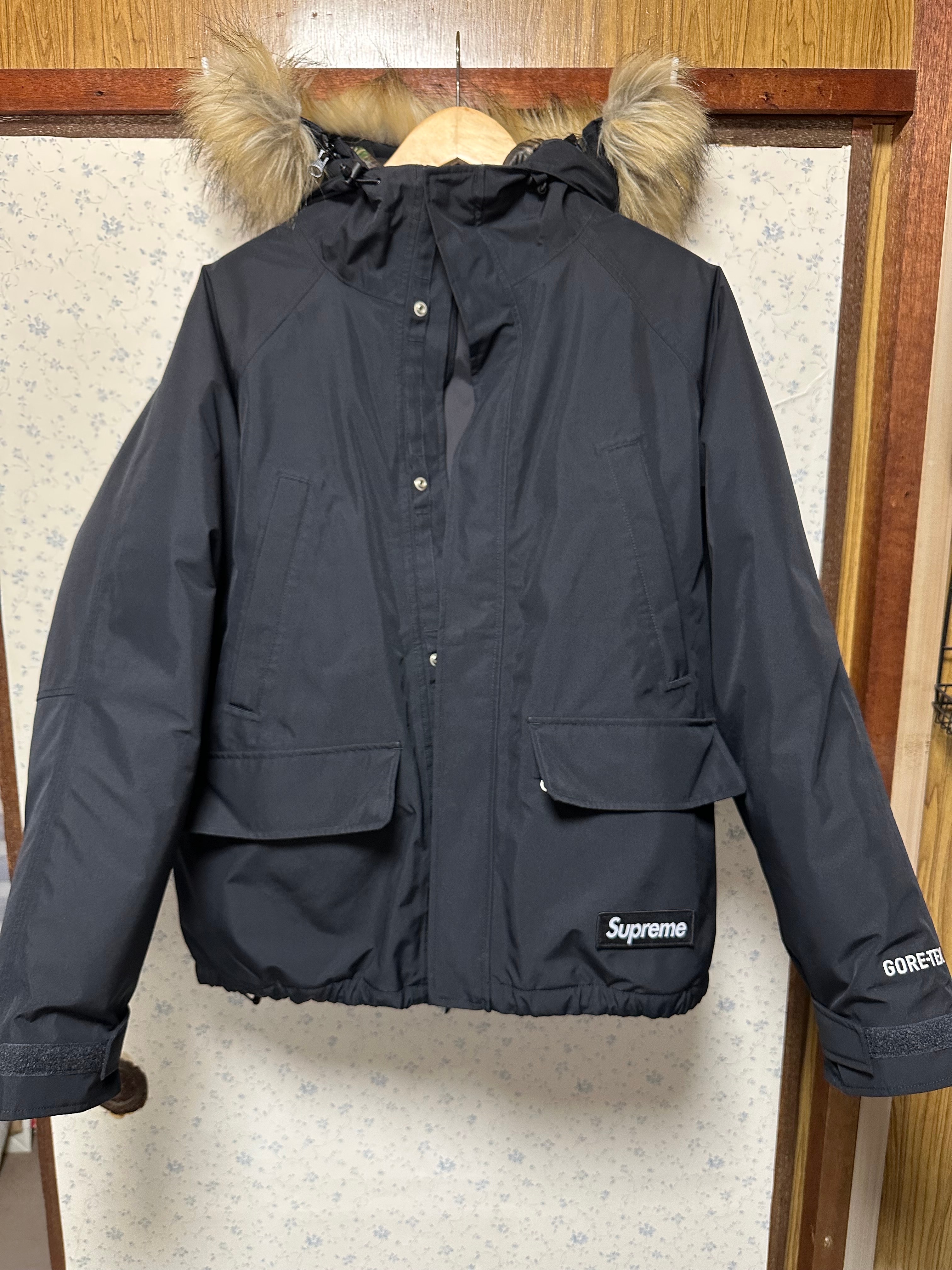 Supreme 2-in-1 GORE-TEX Parka + Reversible 700-Fill Down Liner Jacket "Black"