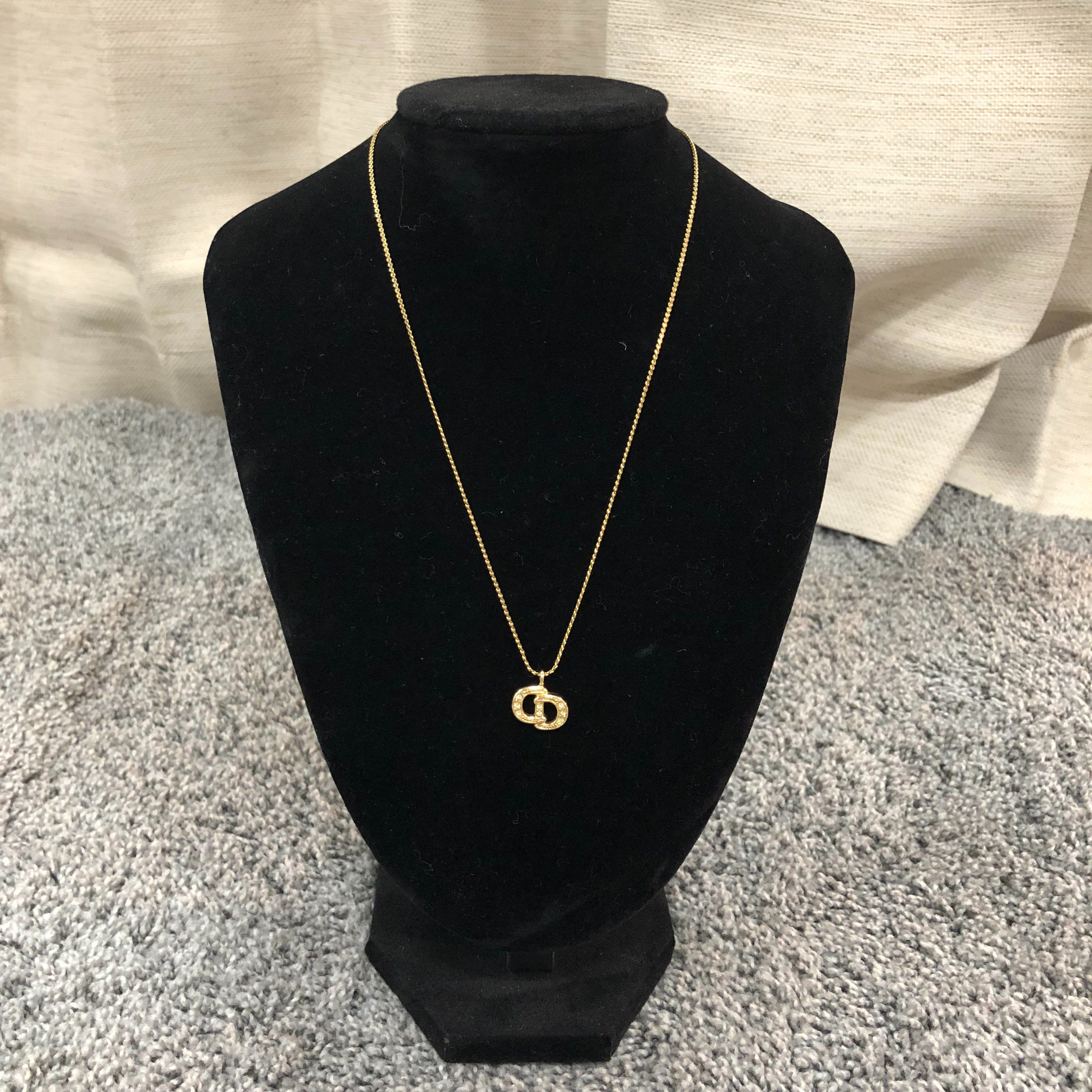 ディオール ロゴ入り ゴールドネックレス